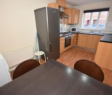 3 bedroom terraced house to rent - Photo 6
