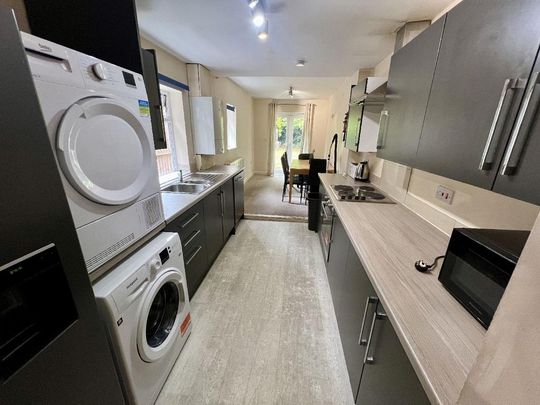 6 bedroom house to rent - Photo 1