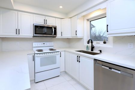 For Lease - 384 Riverstone Drive, Oakville, Ontario - Photo 4