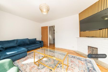 3 bedroom semi-detached house to rent - Photo 4