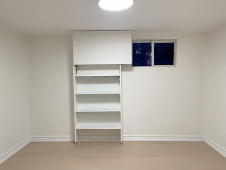 For Lease - 2116 Mountainside Drive Unit# 1, Burlington, Ontario - Photo 2