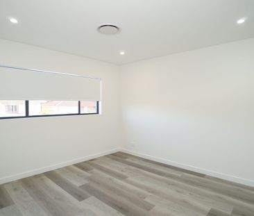 GOOD CONDITION DUPLEX IN FAIRFIELD - Photo 4