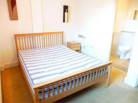 Golate Court, Cardiff, CF10 - Photo 2