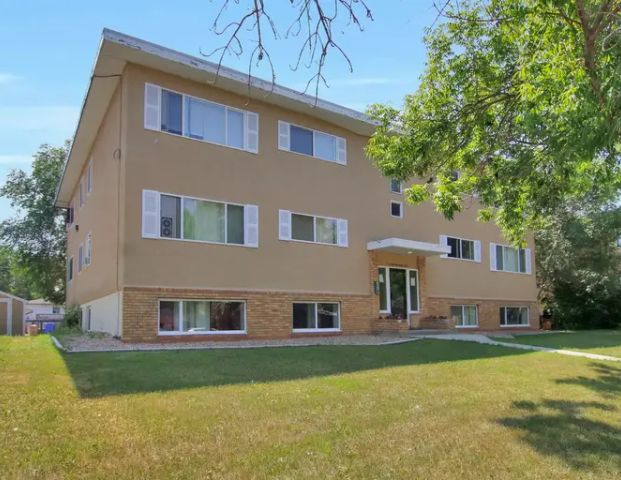 425 17th Ave E | 425 17th Ave E, Regina - Photo 1