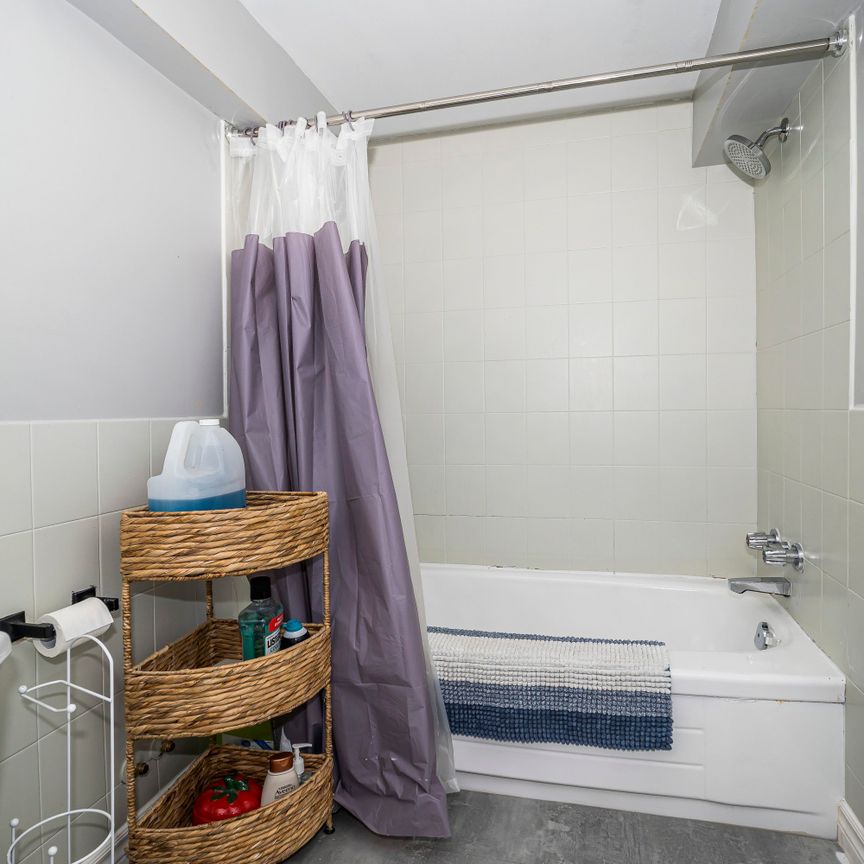 For Lease - 181 Montrose Avenue Unit# Lower, Toronto, Ontario - Photo 1