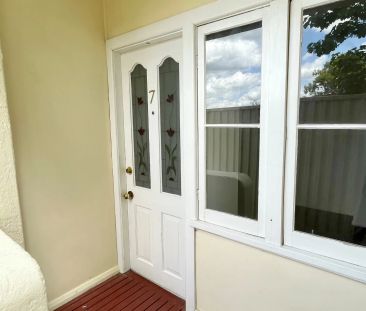 Three Bedroom Unit In Convenient Location! - Photo 2