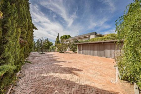 5 bedroom luxury House for rent in Madrid, Spain - Photo 3