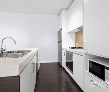FURNISHED 2-BED IN PRIME CENTRAL LOCATION - Photo 2