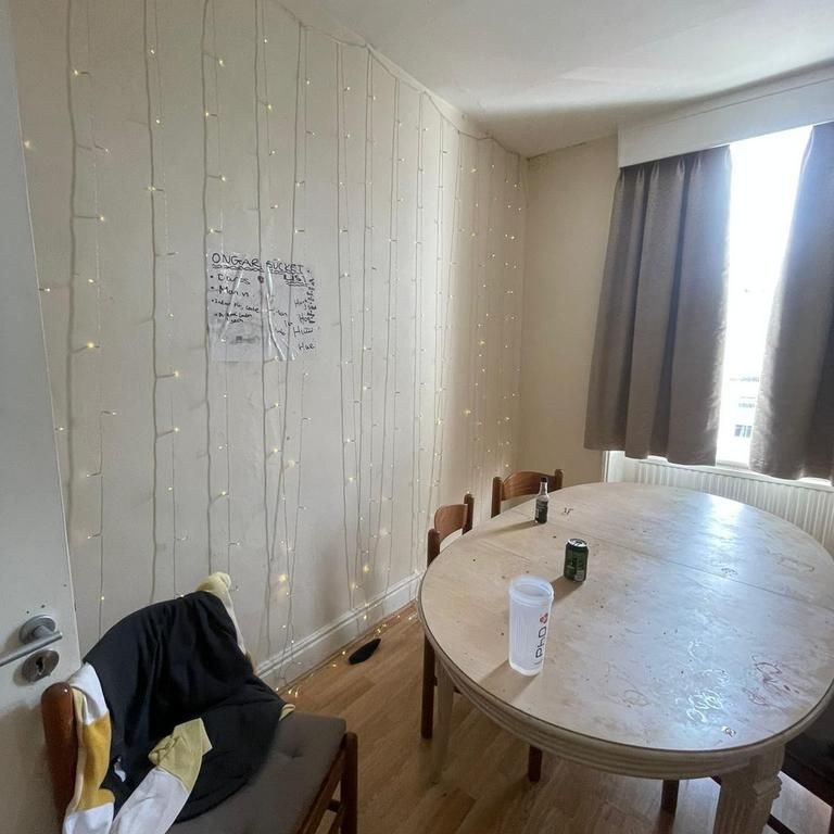 4 bedroom terraced house to rent - Photo 1