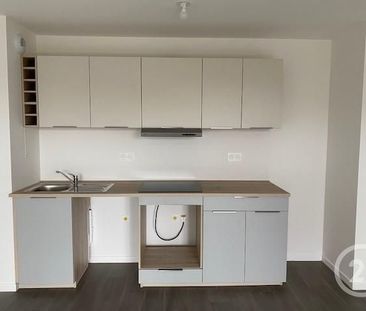 Location Appartement 3 pièces 64m² ST PIERRE DU PERRAY 91280 - Photo 2