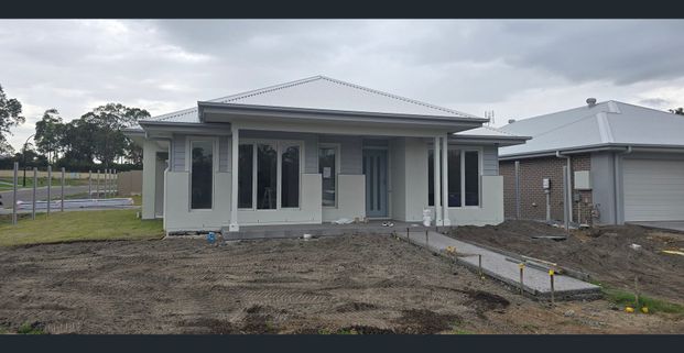 Brand New 4 bedroom Home - Photo 1