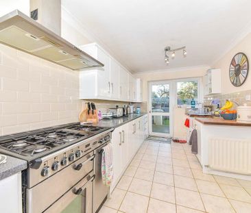 4 bedroom detached house to rent - Photo 3