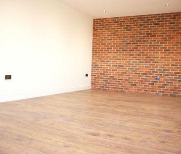 3 bedroom flat to rent - Photo 2