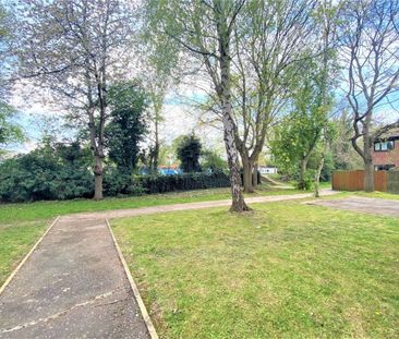 Studio to rent - Photo 6