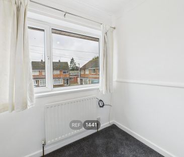 3 bedroom semi-detached house to rent - Photo 2