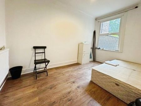 6 bedroom House To Let - Photo 2