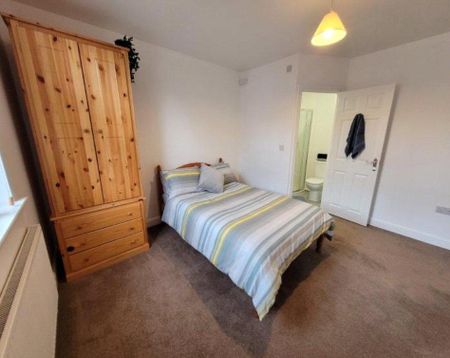 4 bedroom property to rent - Photo 3