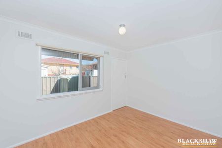 Neat and Cosy Two Bedroom Unit - Photo 2