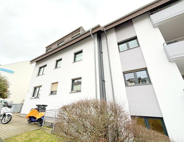 Trier-Heiligkreuz: Moderne, helle 2-Zimmer-Wohnung mit Balkon, Einbauküche und Stellplatz! - Photo 1