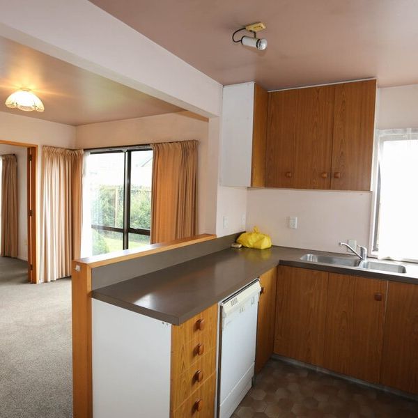 3 BEDROOM, 2 BATHROOM TOWNHOUSE - Photo 1