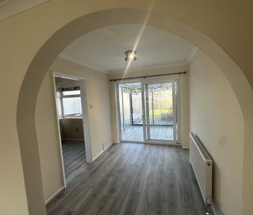 3 bedroom end of terrace house to rent - Photo 2