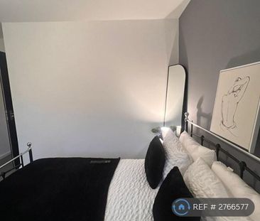 1 bedroom in a house share to rent - Photo 3