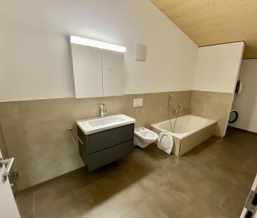 Moderne 4.5-Zimmer-Dachwohnung mit schöner Terrasse - Photo 5