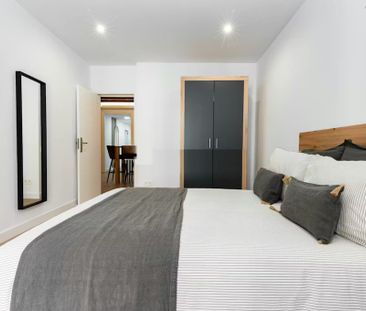 Carrer d'Aragó, Barcelona, Catalonia 08007 - Photo 5