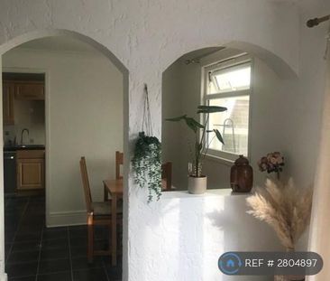 3 bedroom terraced house to rent - Photo 3