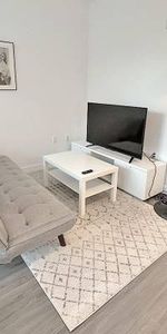 Bright and Modern, Fully Furnished Studio With A/C in Prime Location - Photo 3