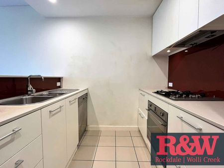 Bright Split Level 2 Bedroom Apartment - Photo 3