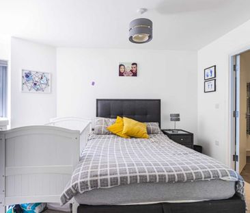 2 bed Flat for rent - Photo 2