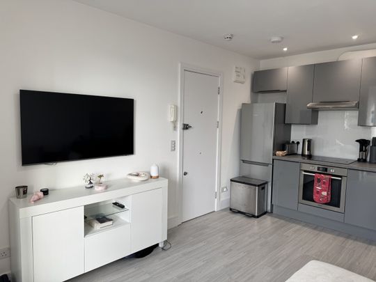 1 Bed Flat, Warwick Road, SW5 - Photo 1