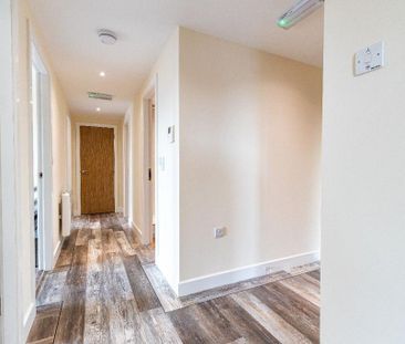 3 bedroom flat to rent - Photo 4