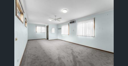 Charming Cottage in the Heart of Woodend - Photo 4