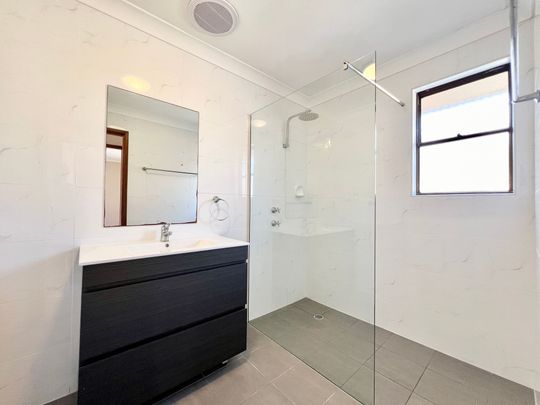 Neat and Tidy Villa in Great Location! - Photo 1