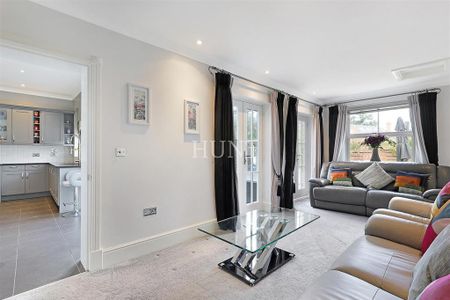 4 bedroom townhouse to rent - Photo 2