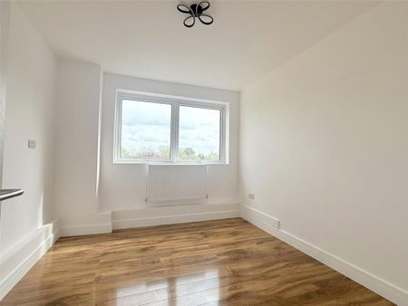 3 bedroom apartment to rent - Photo 2
