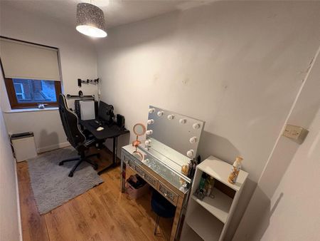 2 bedroom end of terrace house to rent - Photo 4