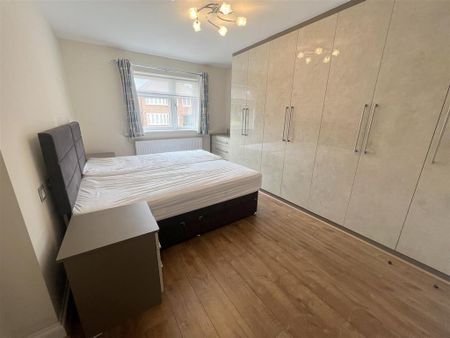 5 bedroom detached house to rent - Photo 3