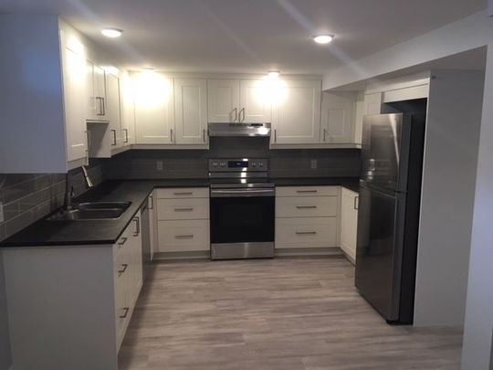 For Lease - 1258 Firestone Crescent Unit# B, Parkway Park - Queensway Terrace S and Area, Ontario - Photo 1