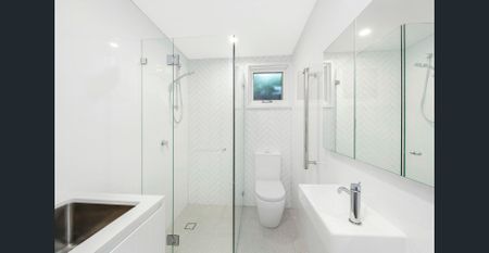 One bedroom Granny Flat with Breathtaking Views - Photo 2