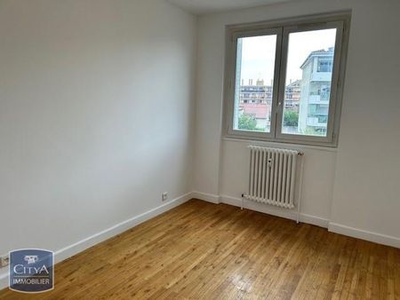 Location Appartement 4 pièces 69m² VILLEFRANCHE SUR SAONE 69400 - Photo 3