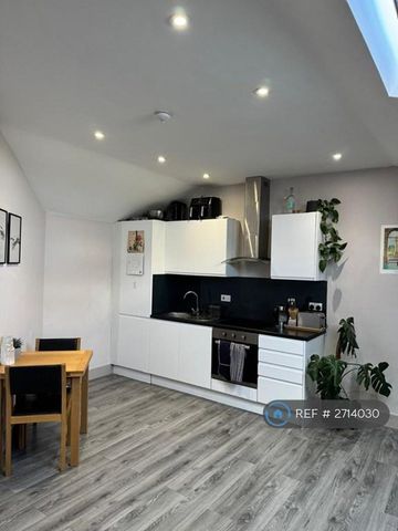 1 bedroom flat to rent - Photo 2