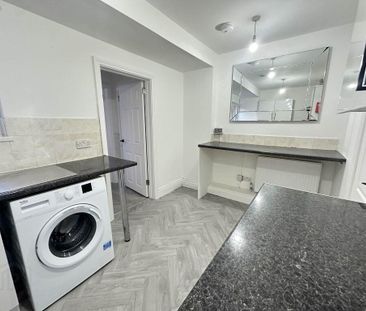 68 St James`s Road, Belfast, BT12 6ED - Photo 3