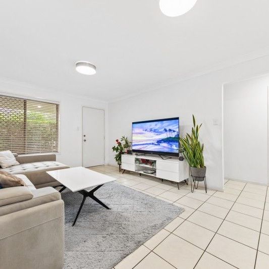 Stylish 3-Bedroom Townhouse in Peaceful Bridgeman Manor Complex - Photo 1