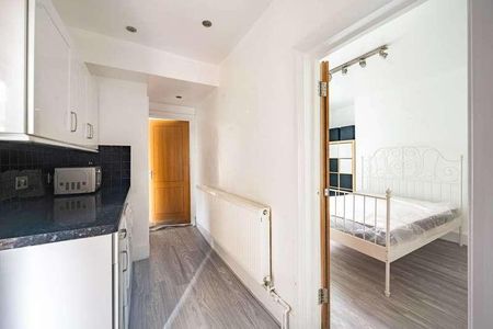 Louvaine Road, St John's Hill, SW11 - Photo 4