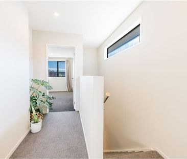 Immaculate 3 bedroom townhouse with garage! - Photo 6