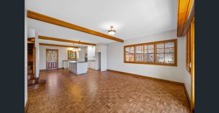 SUNLIT COTTAGE WITH VIEWS! - Photo 2