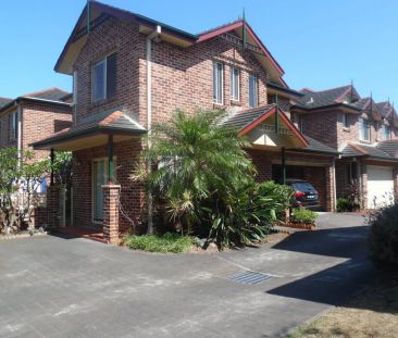 Modern Split Level Townhouse In Kogarah - Photo 5